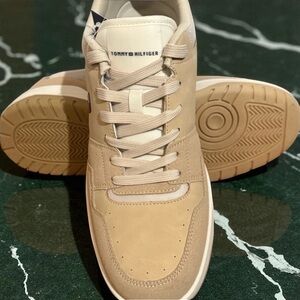 Tommy Hilfiger Men's Cream Sneakers.